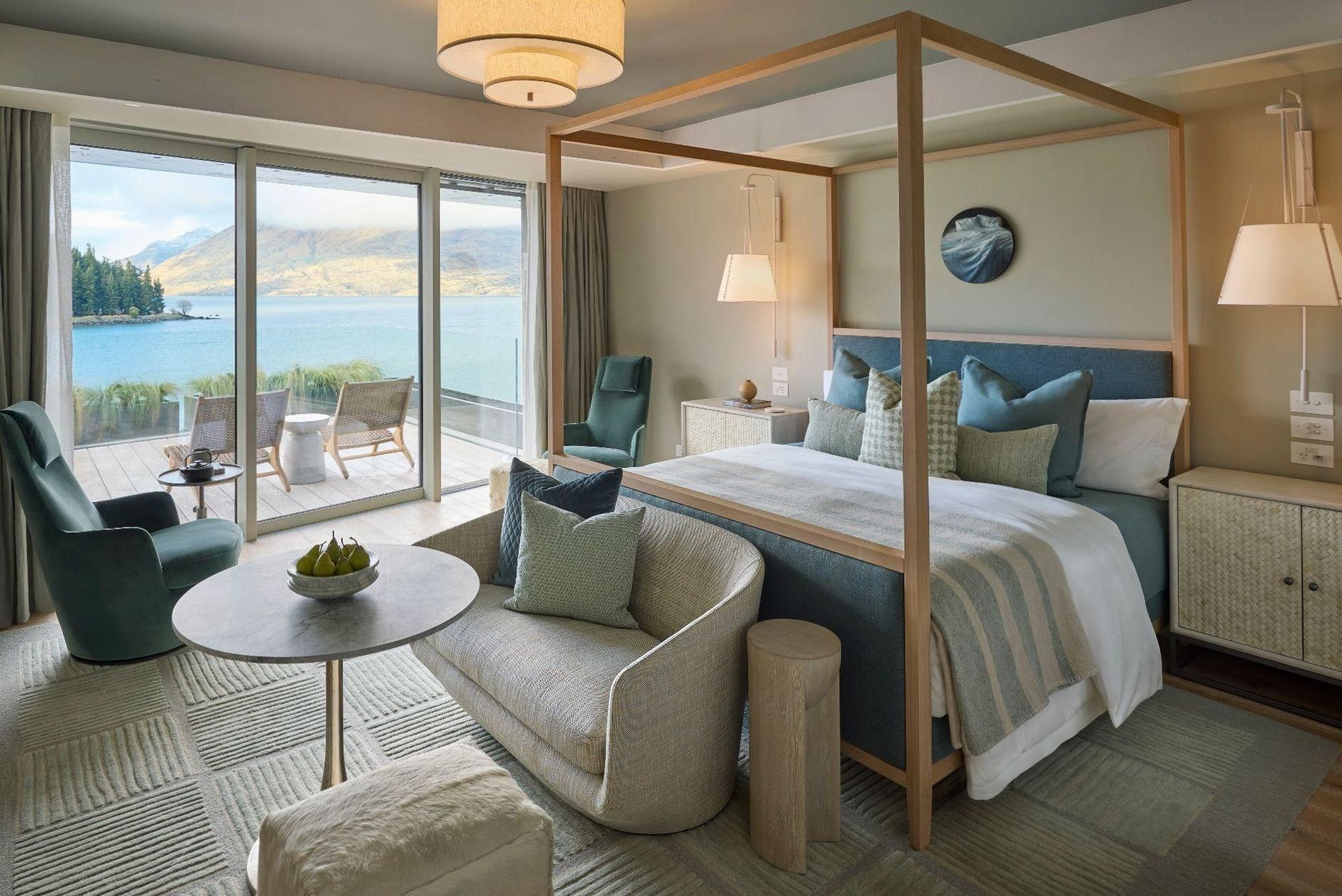 Deluxe room with king bed, sitting nook and schist feature wall at Wowwavehouse